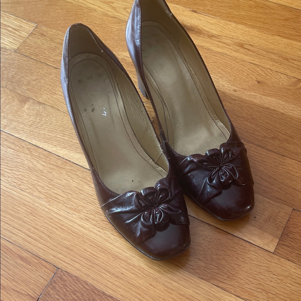 Women's Leather Floral-Accent Heels in Dark Brown